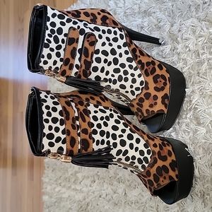 Heeled booties